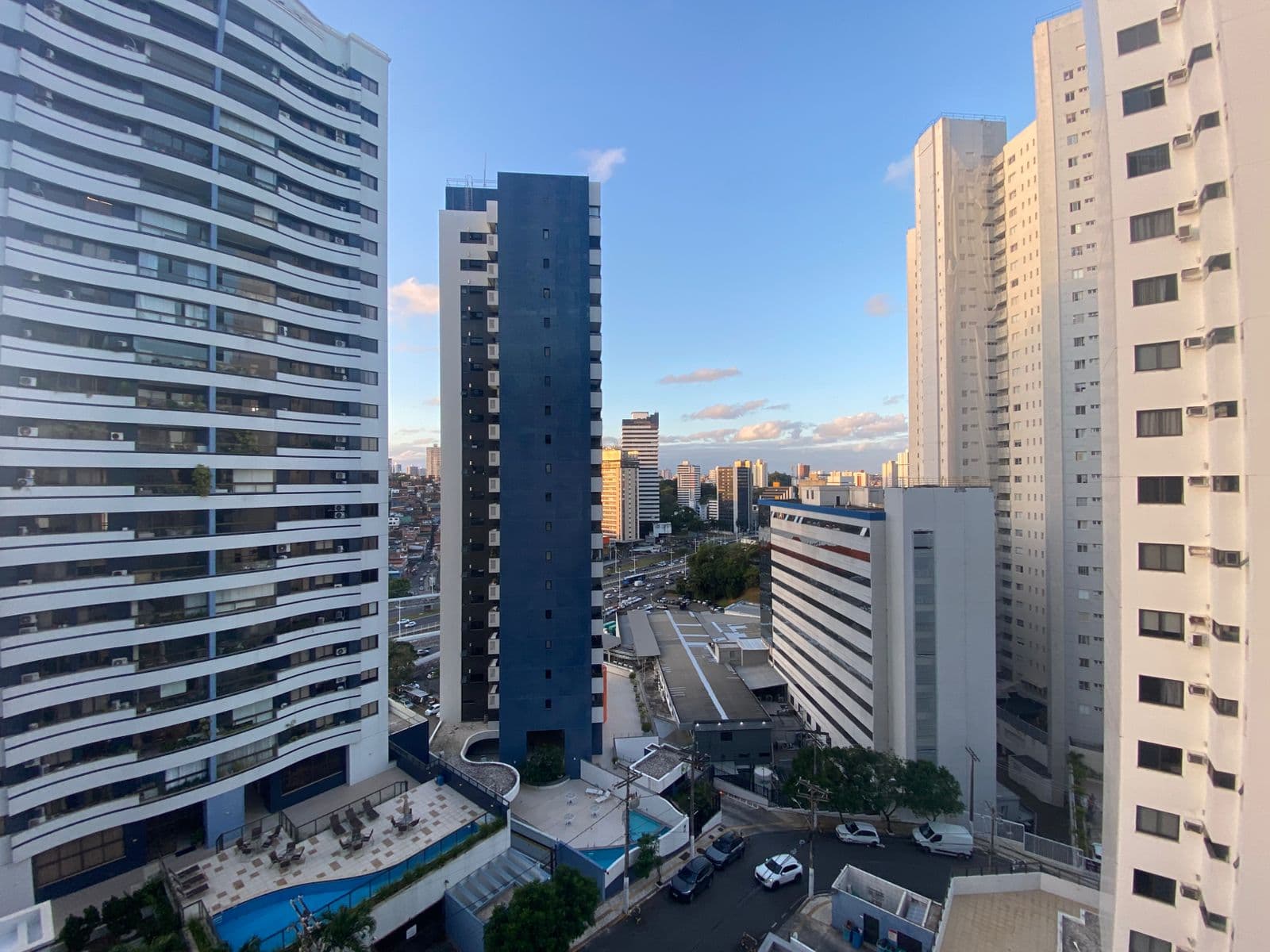 3 quartos à venda no Mansão Mediterrâneo — Itaigara
